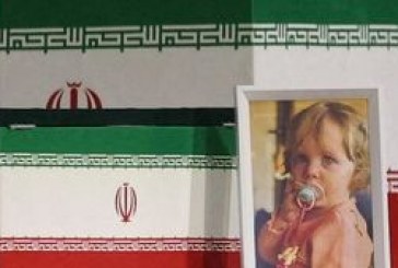 در شکوه وداع؛تابوت کوچک «زهرا» نقاب از چهره کودک‌کش‌ مدعیان حقوق بشر برمی‌دارد