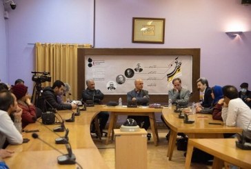 شعرا باید تکلیف‌شان را با سیاست روشن کنند