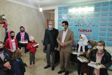 توزیع ۲۲دستگاه تبلت در بین دانش آموزان نیازمند ایلامی