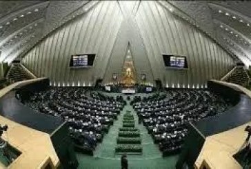 بر سَر شاخه نشسته‌ و بُن می‌بُرید!