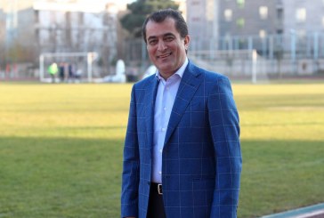 پاداش ۱۰۰۰ دلاری برای تیم در نظر گرفتم